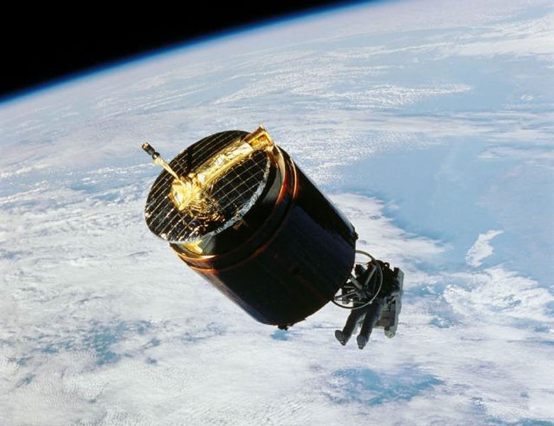 File:Westarcapture sts51a 960.jpg